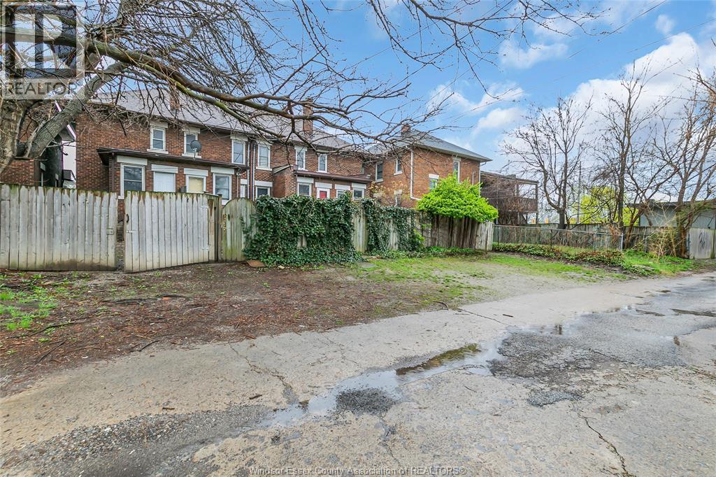 1448 WYANDOTTE STREET West - 24