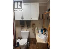 2pc Bathroom - 922 & 928 Lakeshore Dr., Turtle Lake, SK S0M1J0 Photo 9