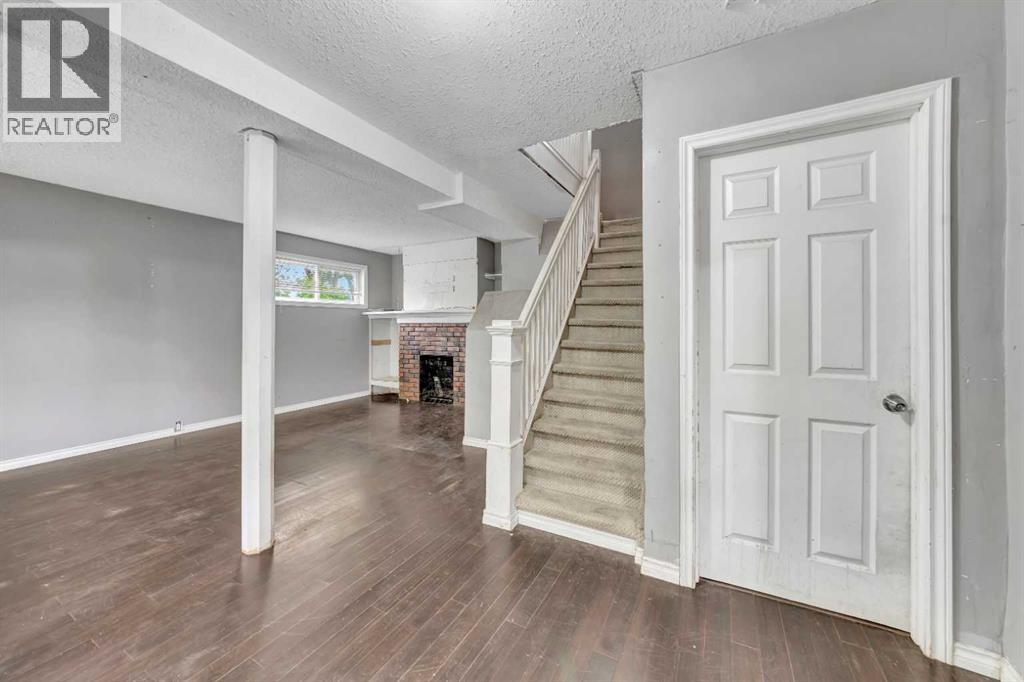 4825 45 Street - 10