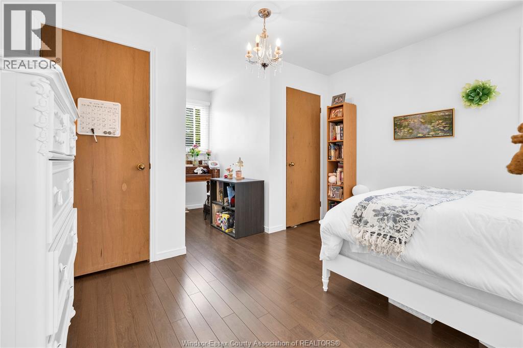 555 MICHAEL DRIVE - 19