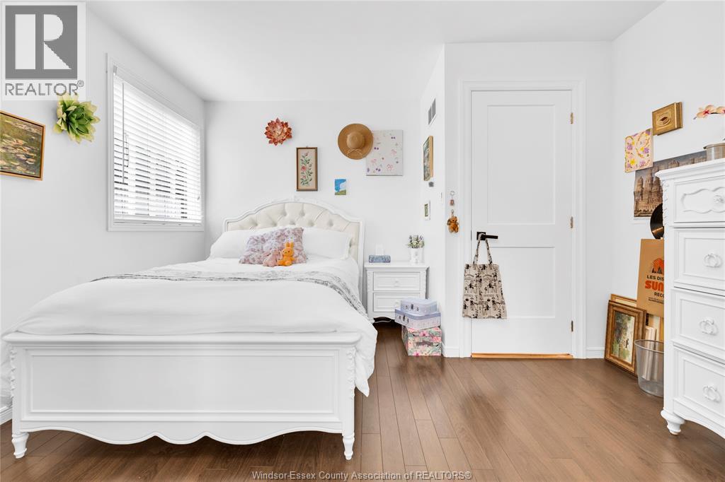 555 MICHAEL DRIVE - 20