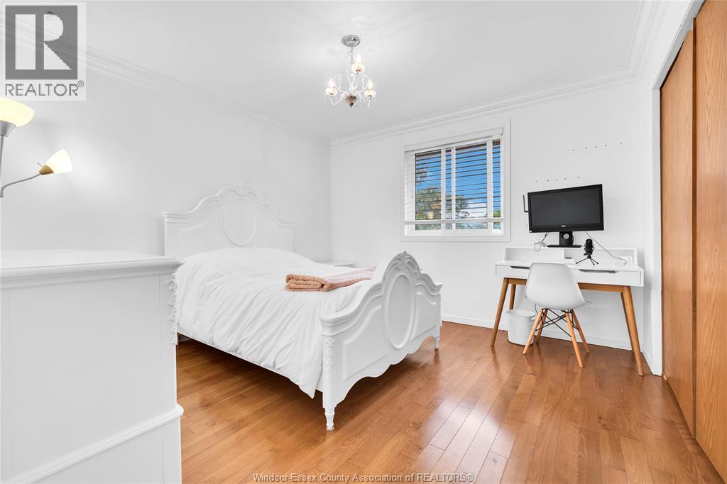 555 MICHAEL DRIVE - 21