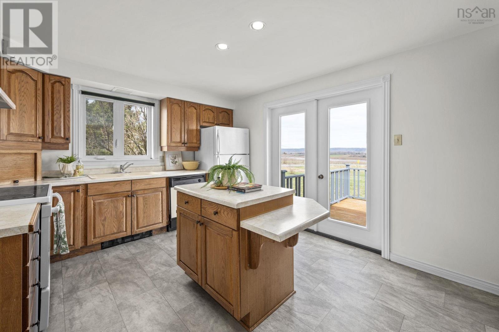 789 Canard Street - 16