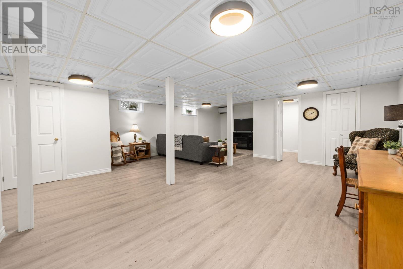789 Canard Street - 33