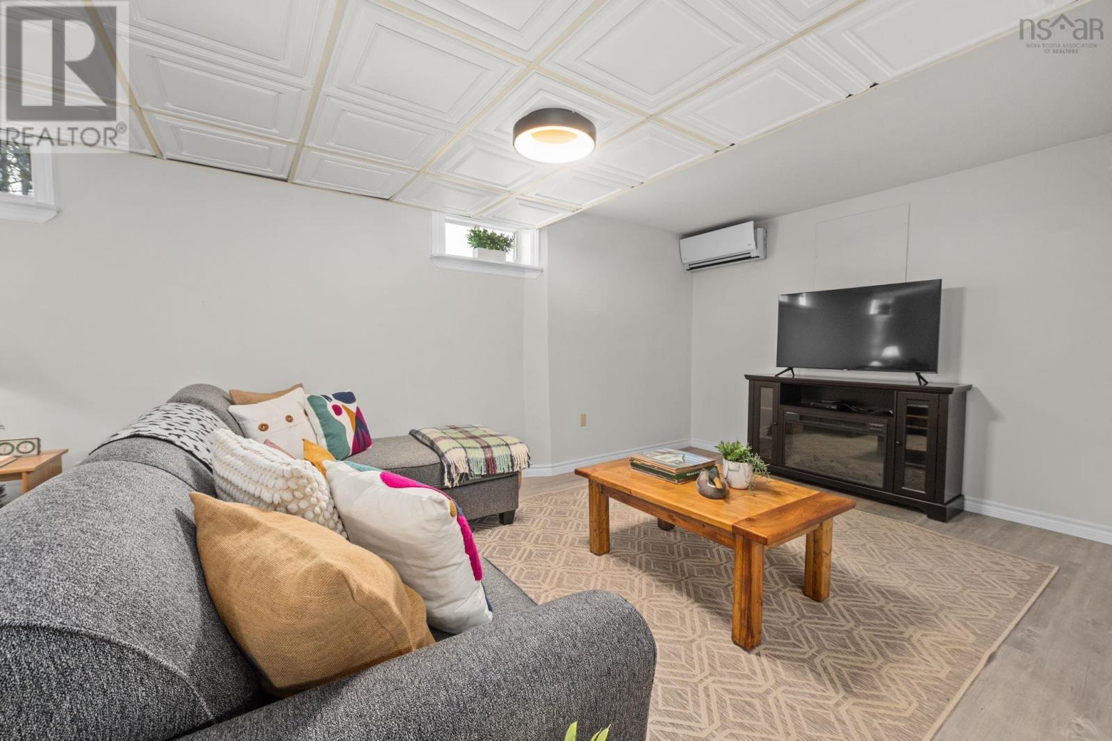 789 Canard Street - 35
