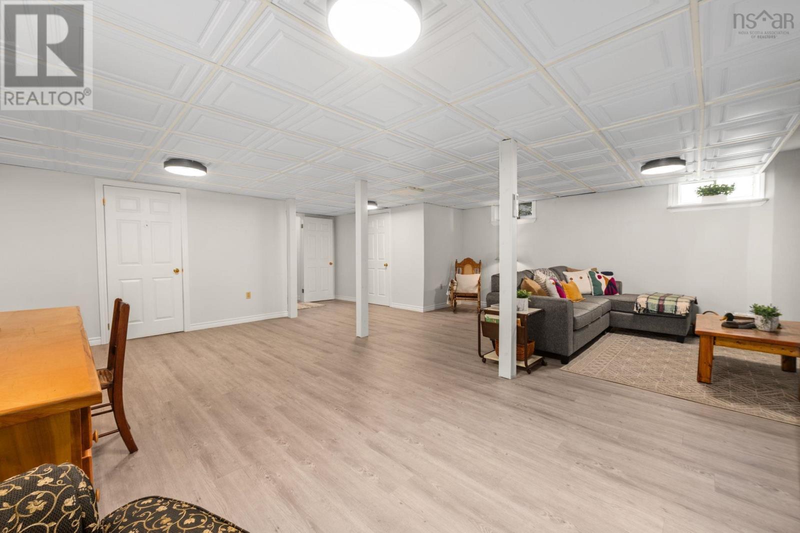 789 Canard Street - 34