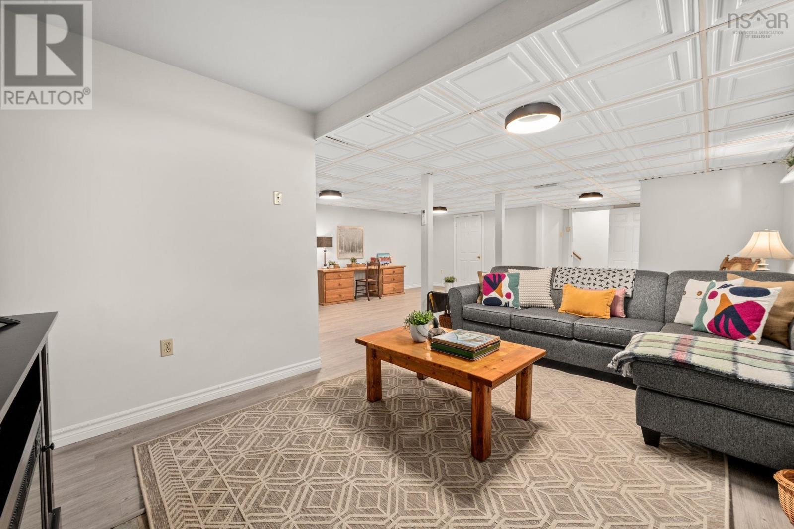789 Canard Street - 36