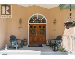 4pc Ensuite bath - 2307 5 Avenue Se, Salmon Arm, BC V1E1K9 Photo 14