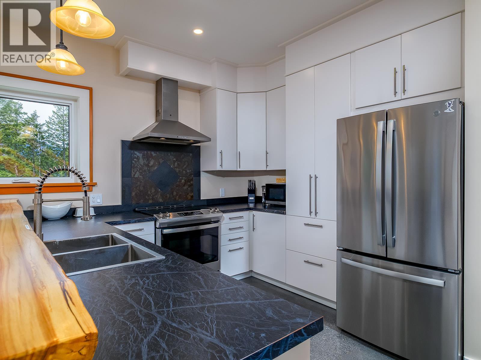 1360 Campbell Road - 11