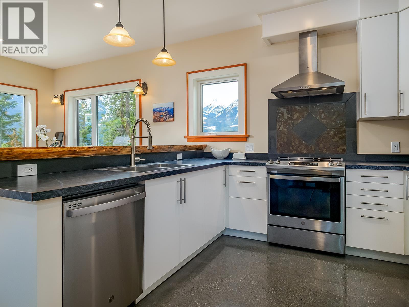 1360 Campbell Road - 10