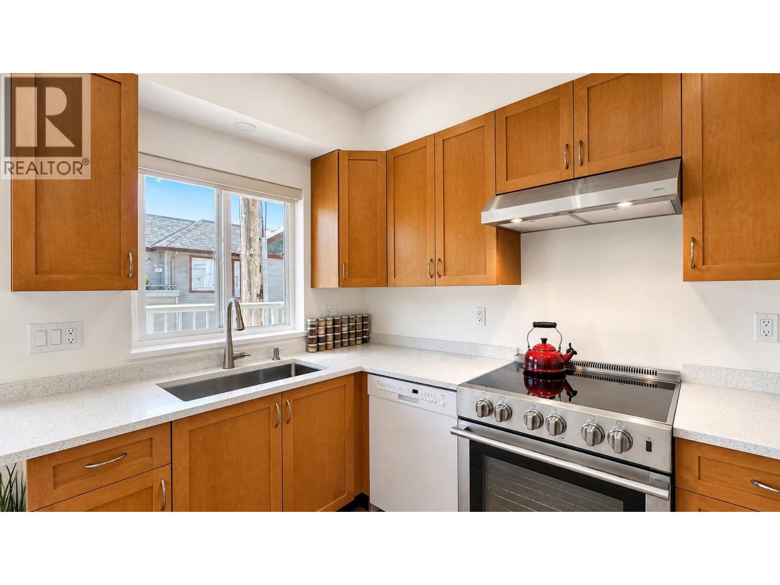13 915 TOBRUCK AVENUE, North Vancouver