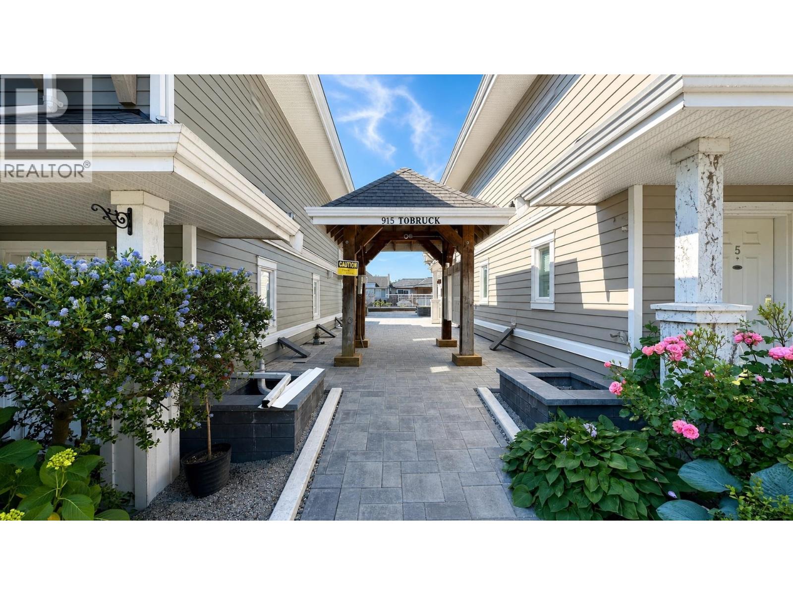 13 915 TOBRUCK AVENUE, North Vancouver