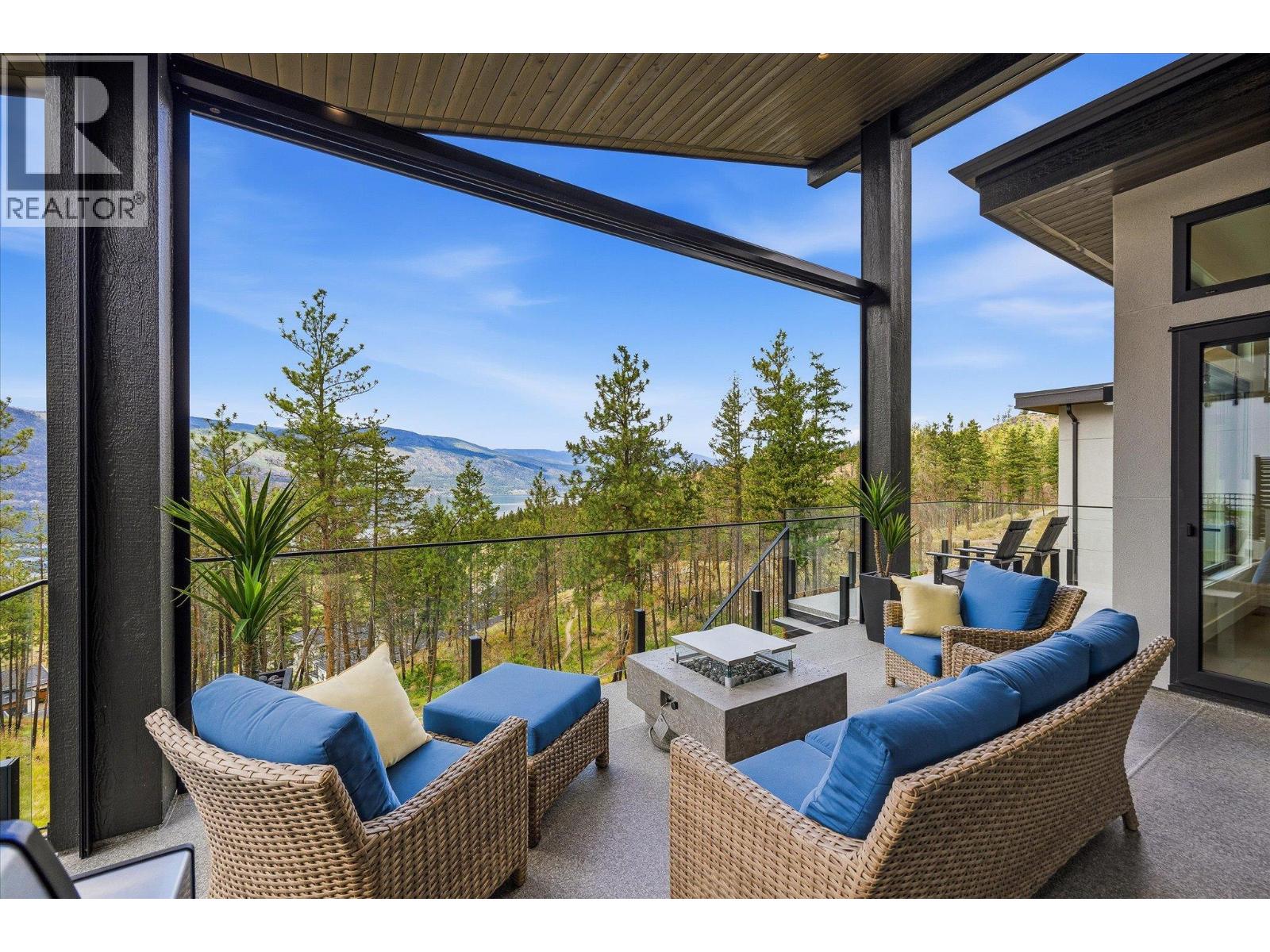 10038 Beacon Hill Drive, Lake Country