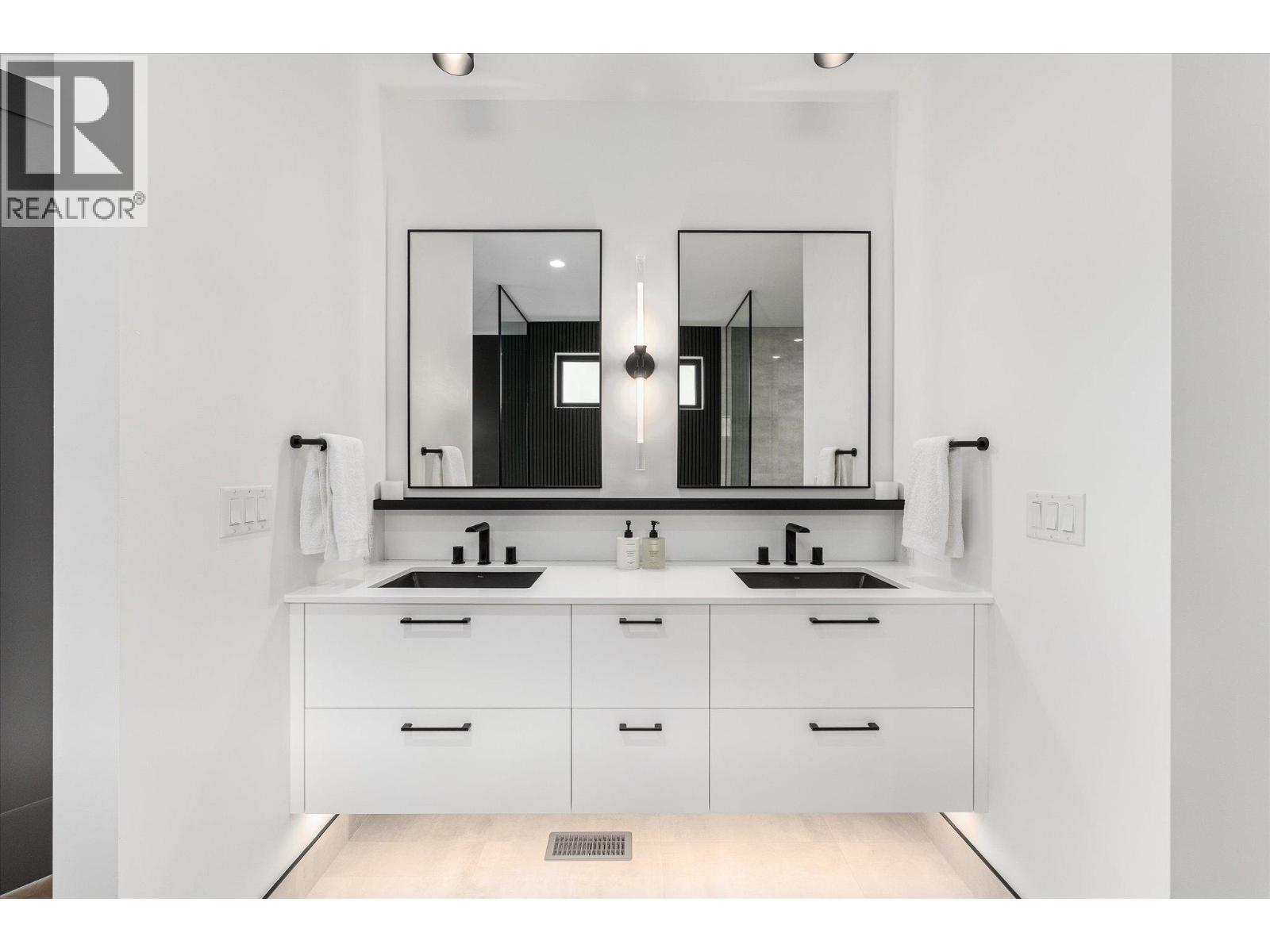  10038 Beacon Hill Drive, Lake Country