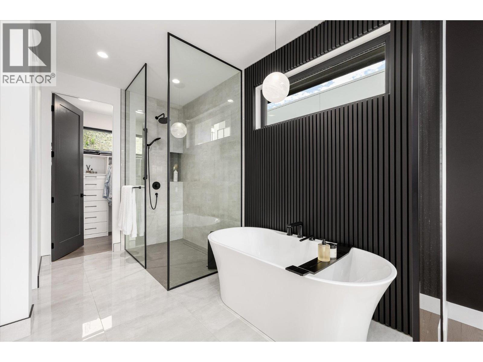  10038 Beacon Hill Drive, Lake Country