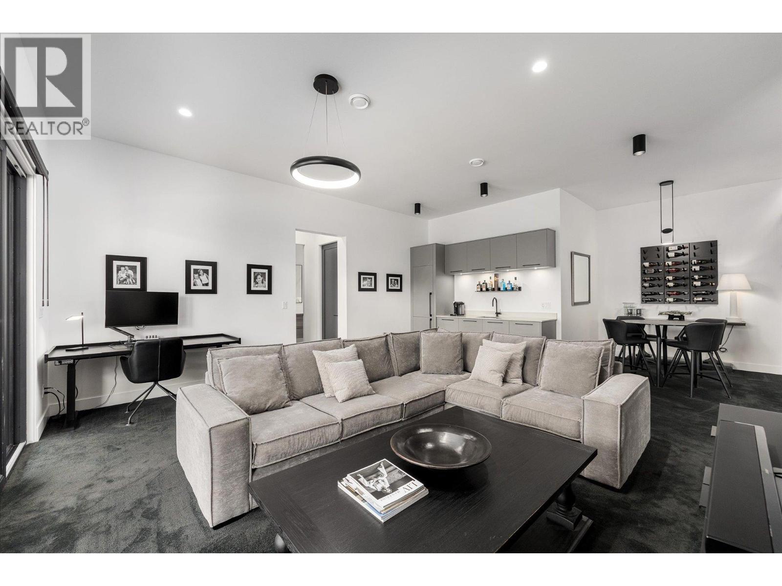  10038 Beacon Hill Drive, Lake Country