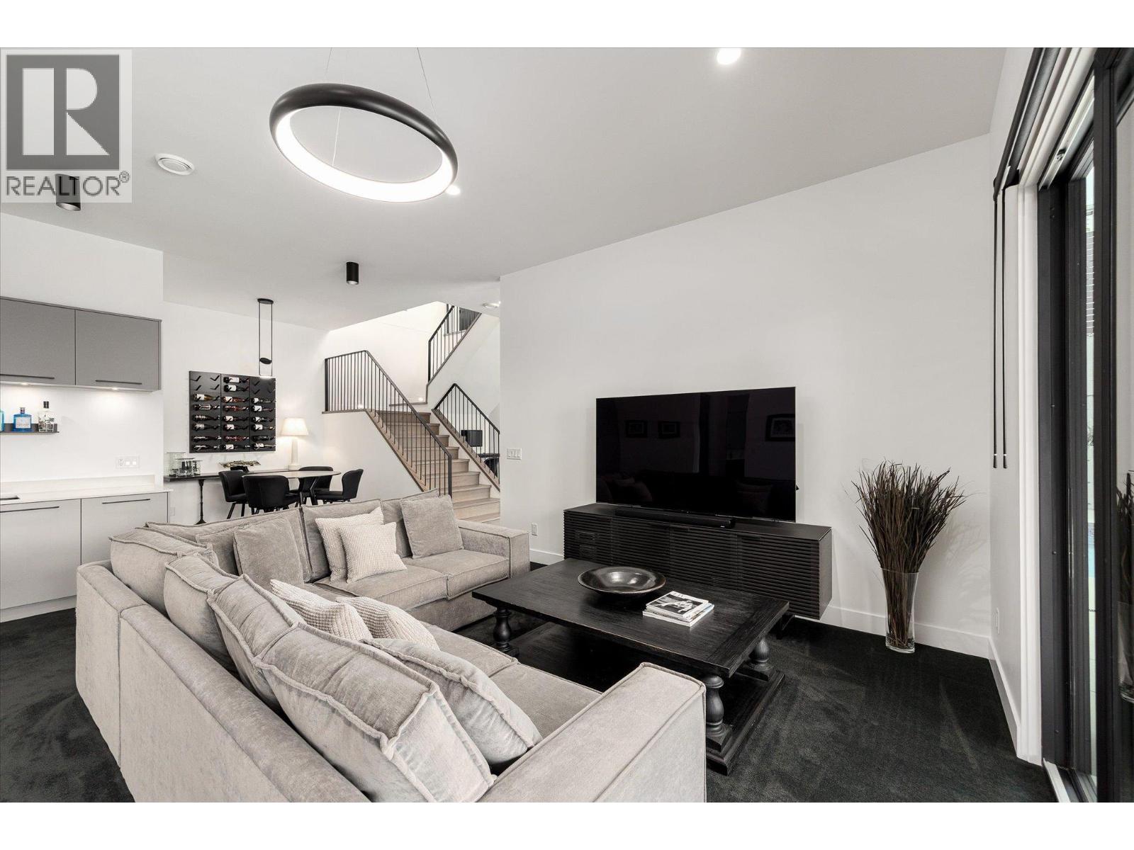  10038 Beacon Hill Drive, Lake Country