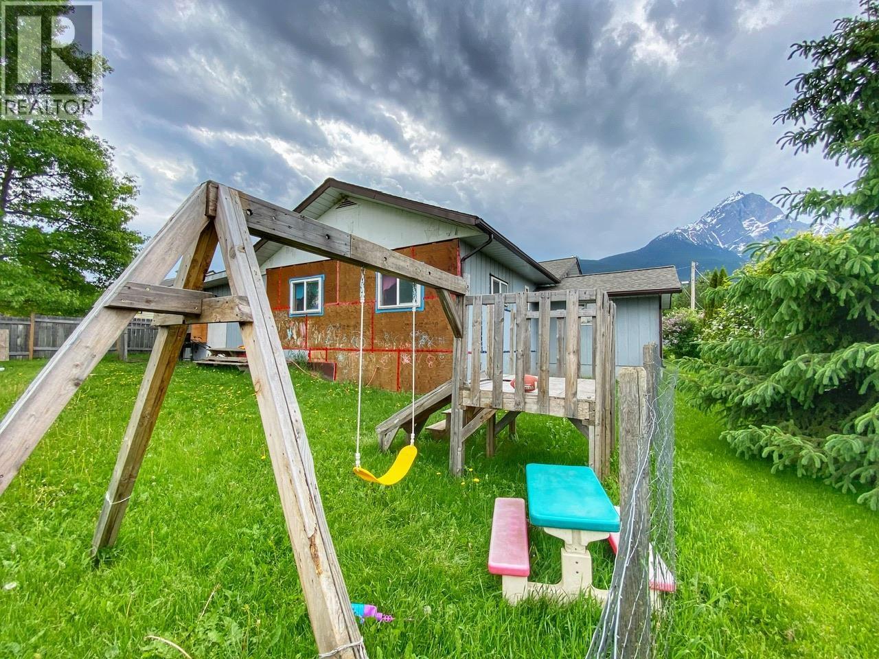 4225 12TH AVENUE - 3