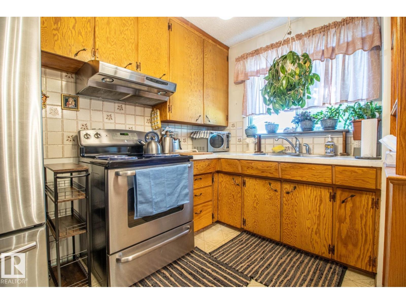 14107 58 ST NW - 9