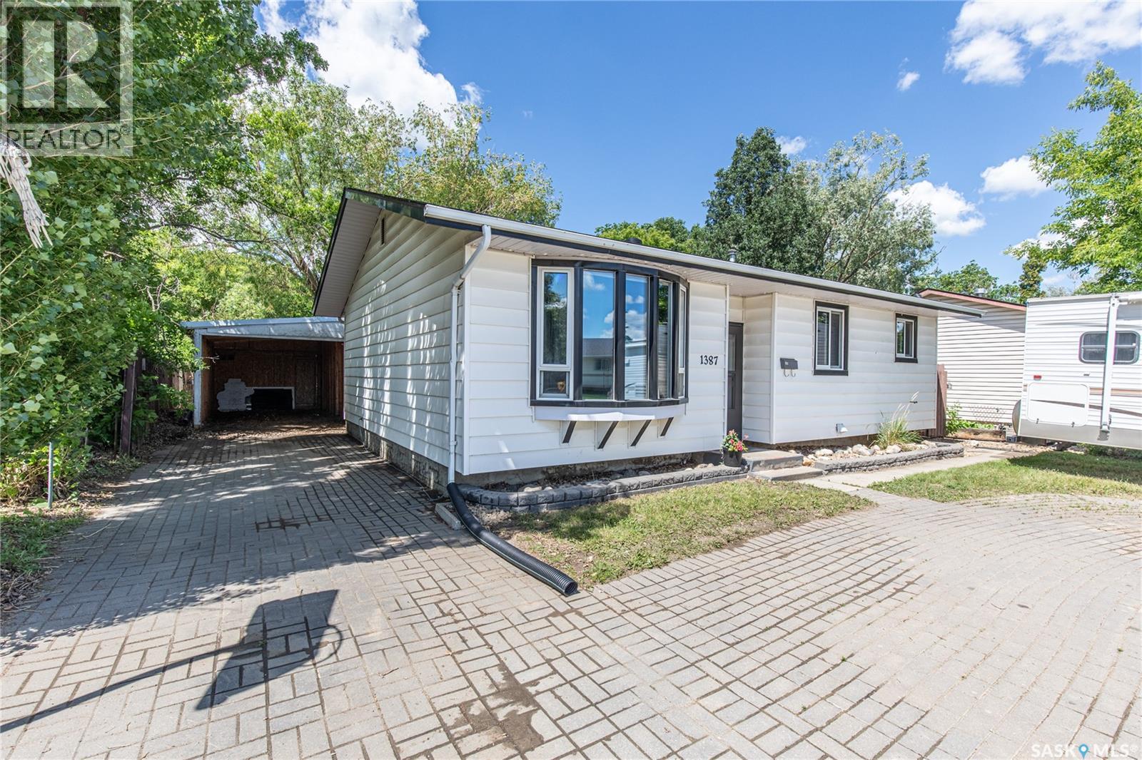 1387 Manitou CRESCENT - photo 4