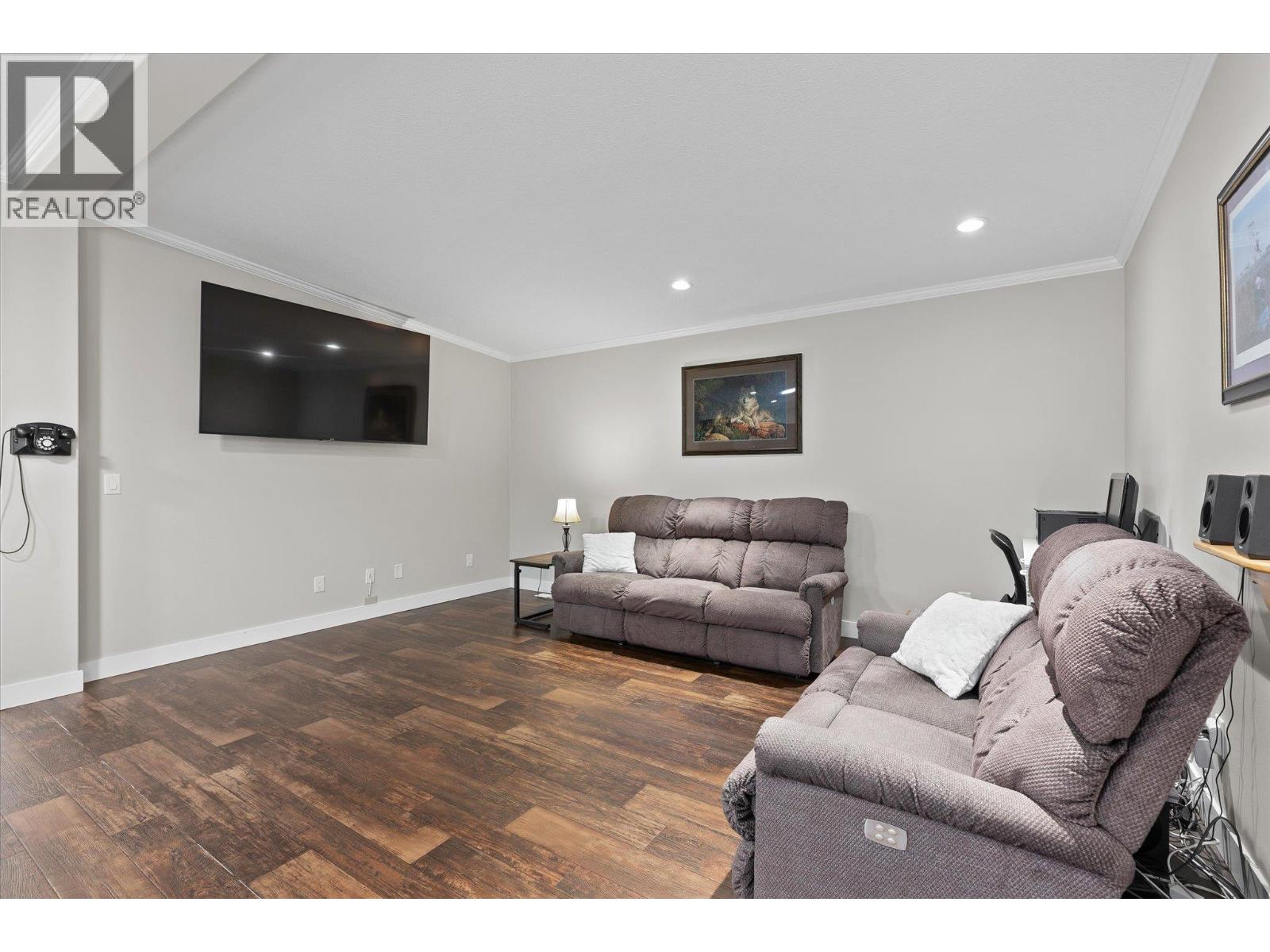 #402 3591 Old Vernon Road - 12