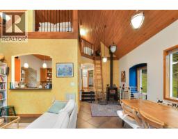 Living room - 254 Mariners Way, Mayne Island, BC V0N2J2 Photo 9