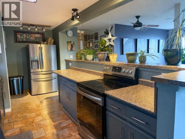 603 YATES CRESCENT - 6