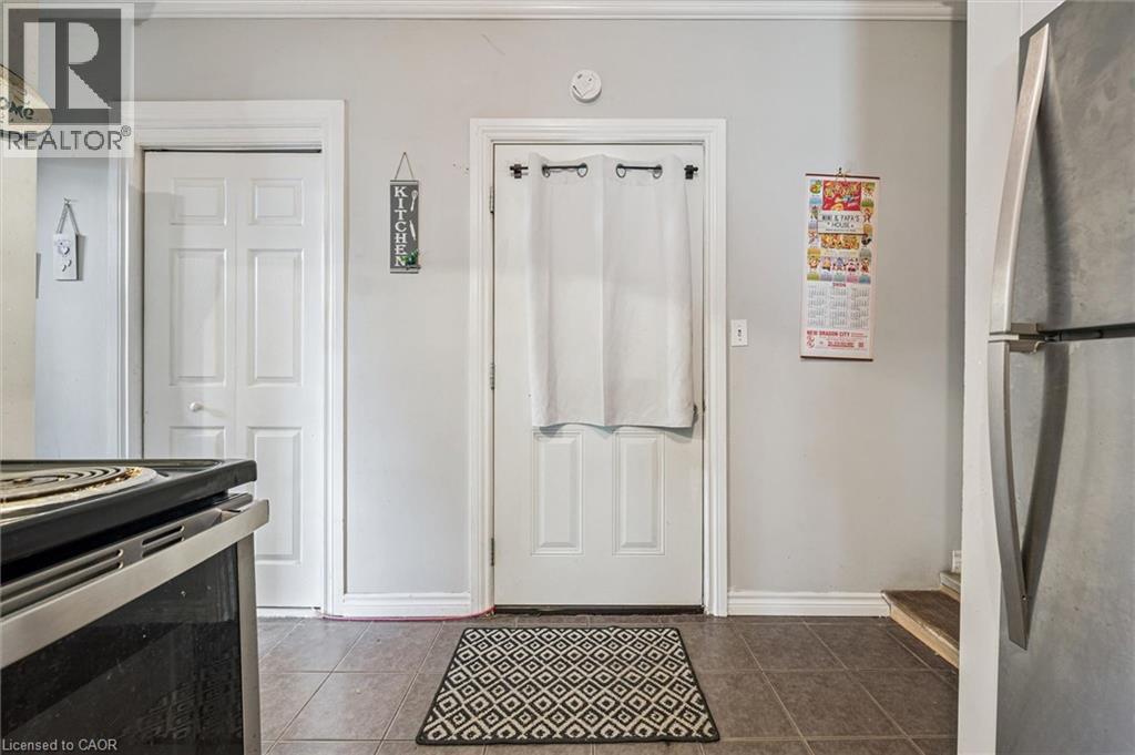 27 ROSEVIEW Avenue - 30