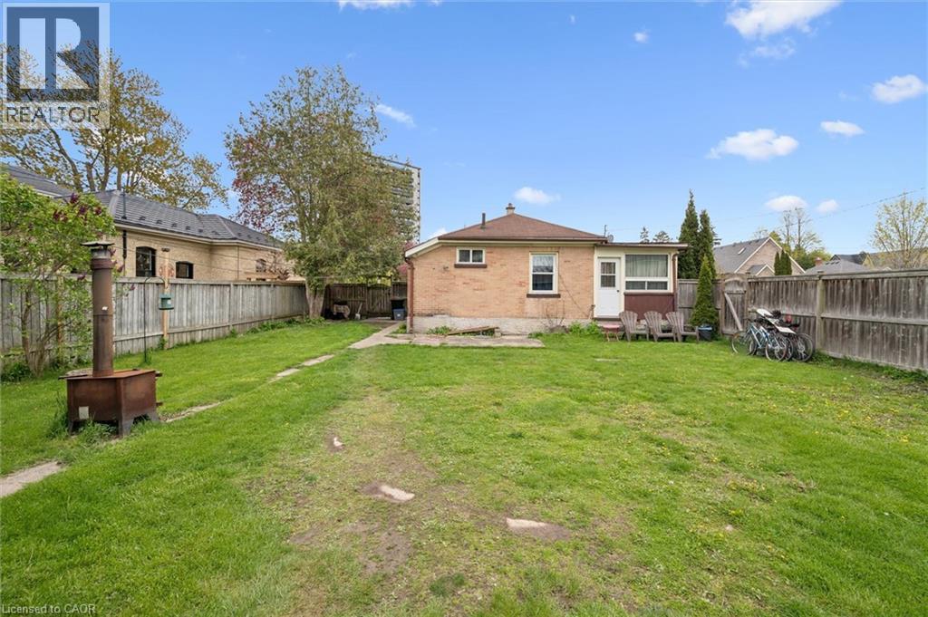 27 ROSEVIEW Avenue - 35