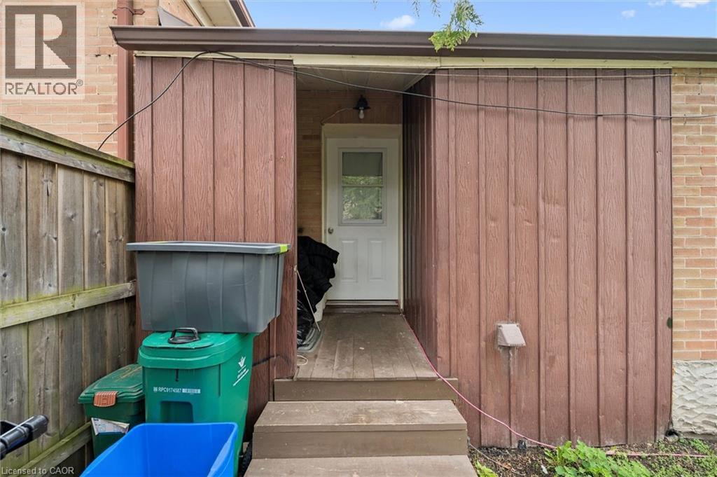 27 ROSEVIEW Avenue - 32