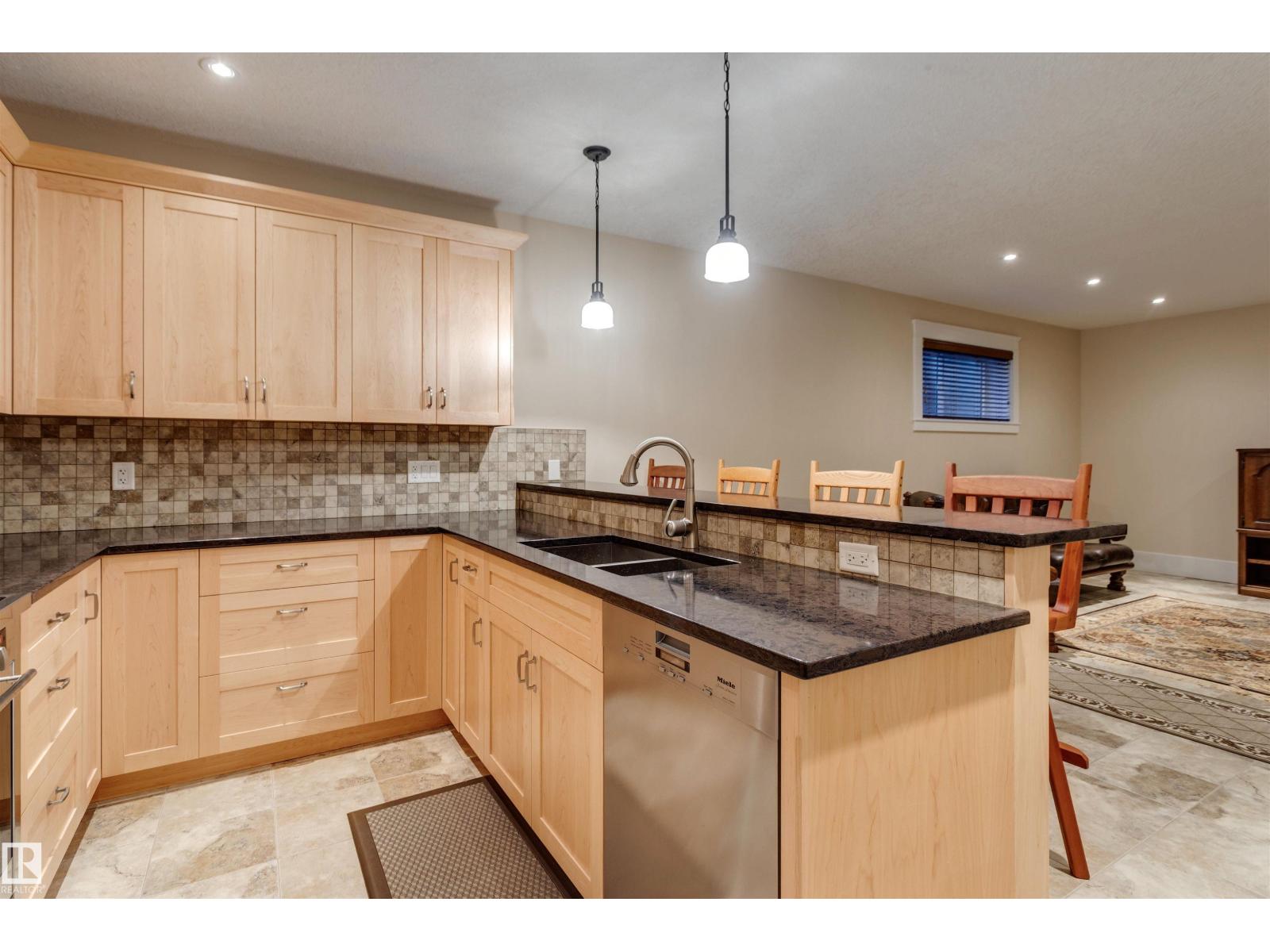 11026 80 AV NW — photo 43