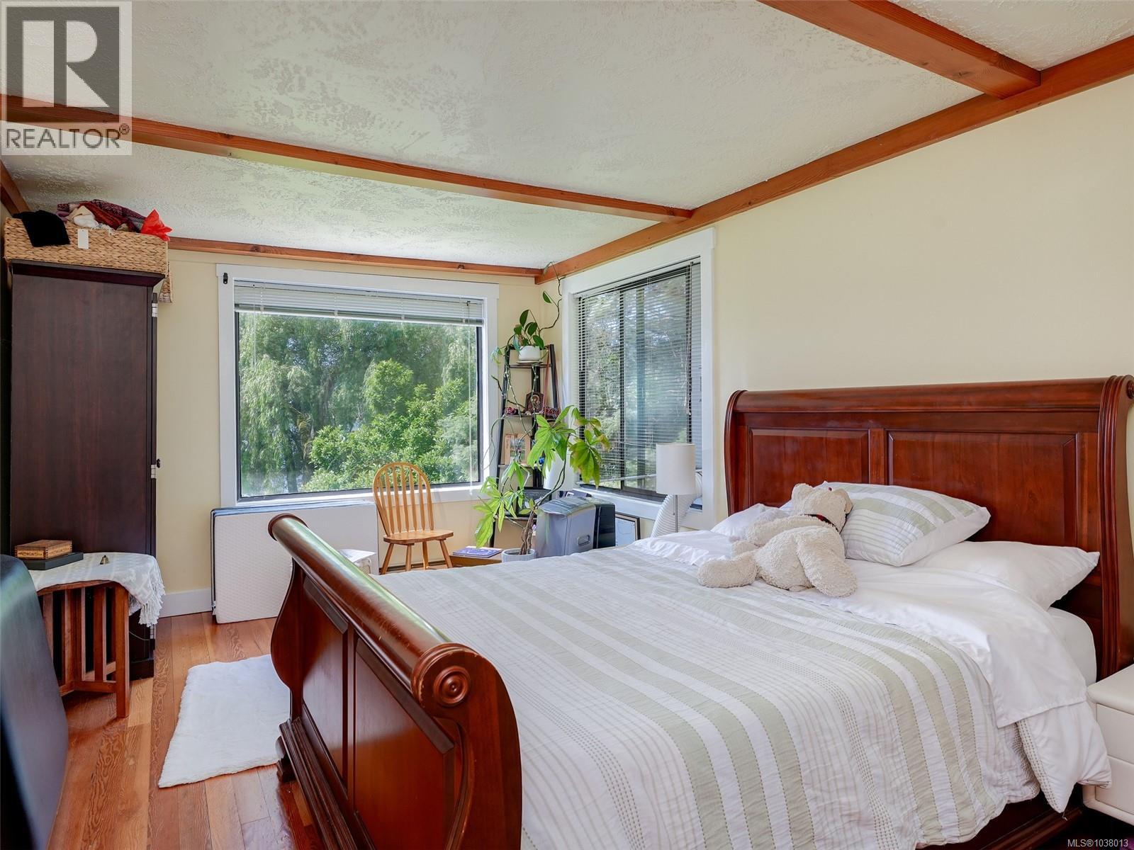1167 Goldstream Ave - 11