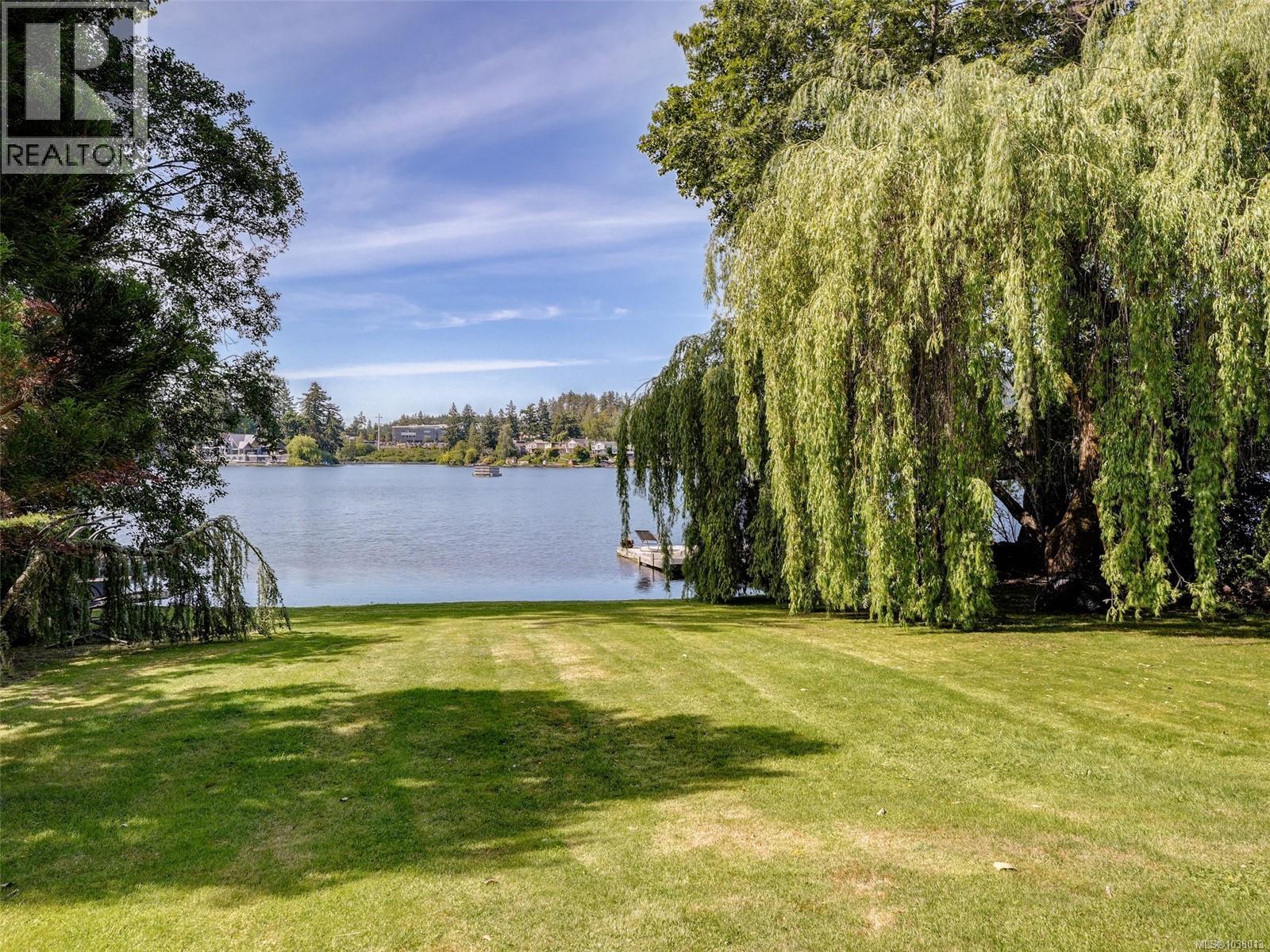 1167 Goldstream Ave - 14