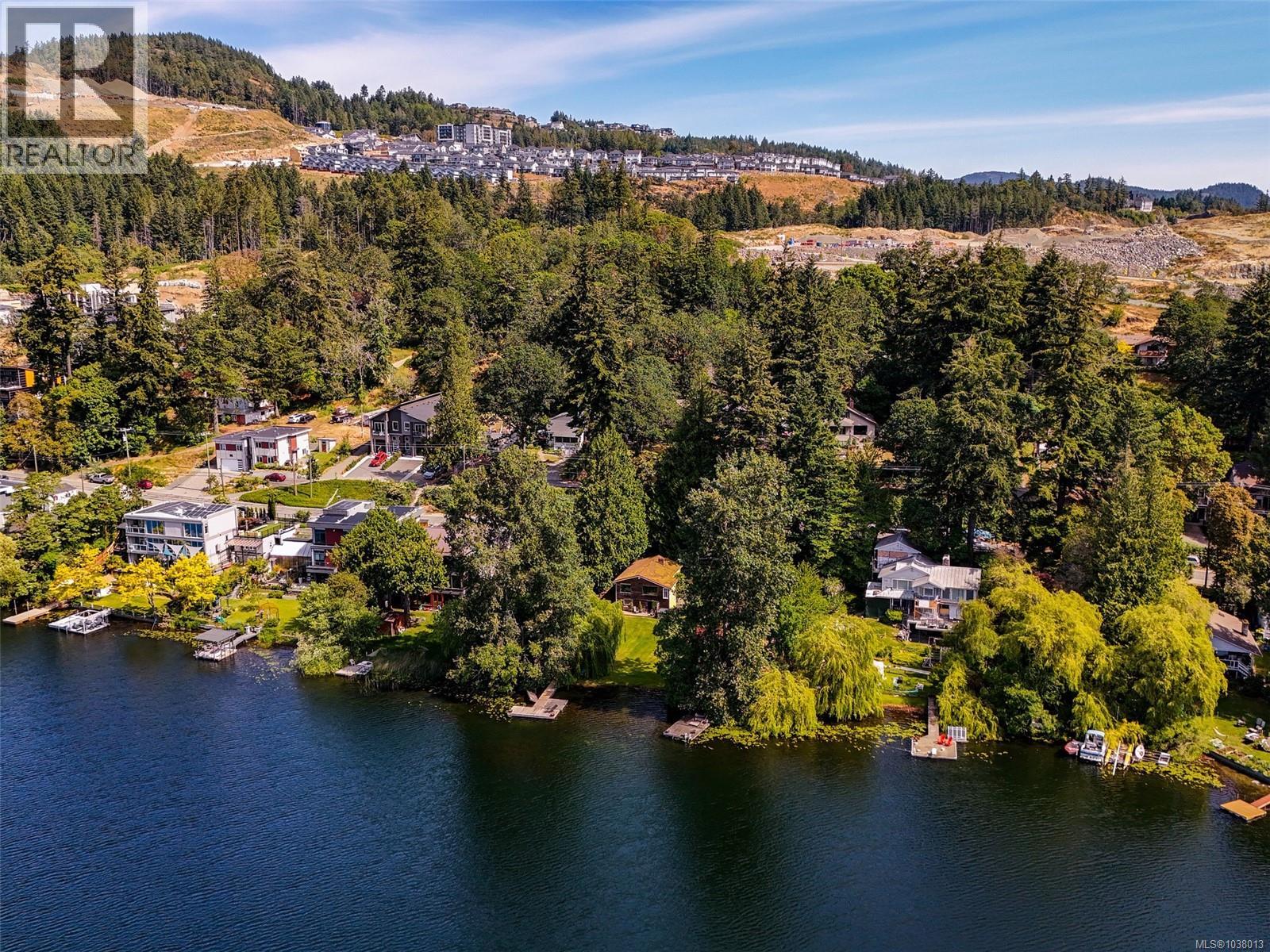 1167 Goldstream Ave - 27