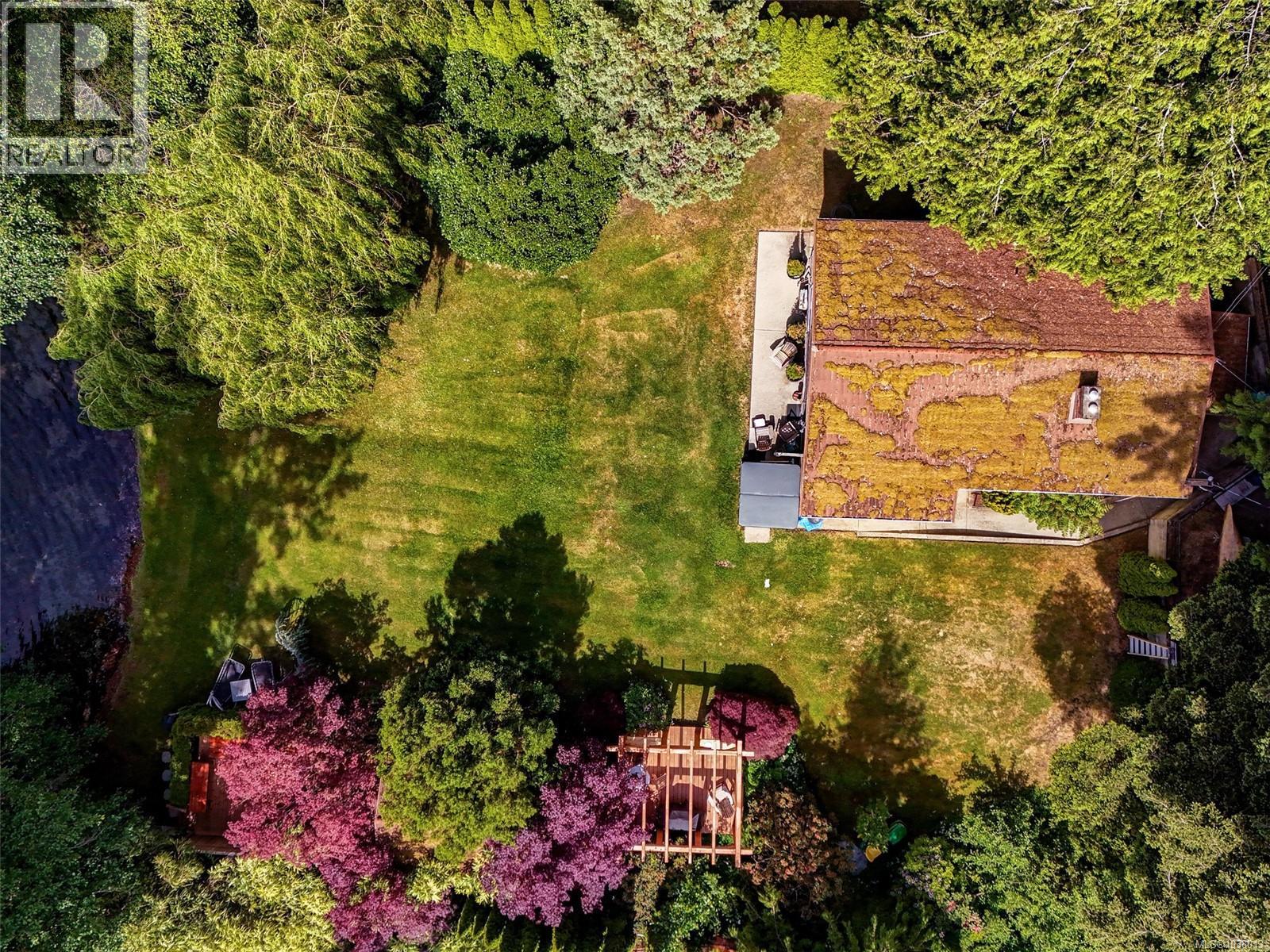 1167 Goldstream Ave - 30