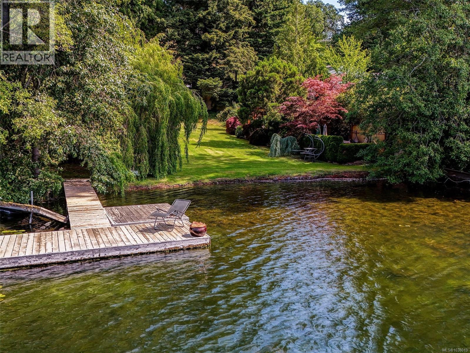 1167 Goldstream Ave - 32