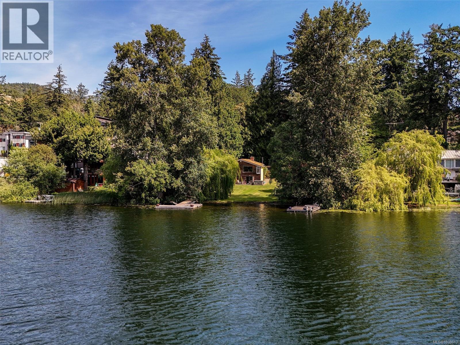 1167 Goldstream Ave - 33