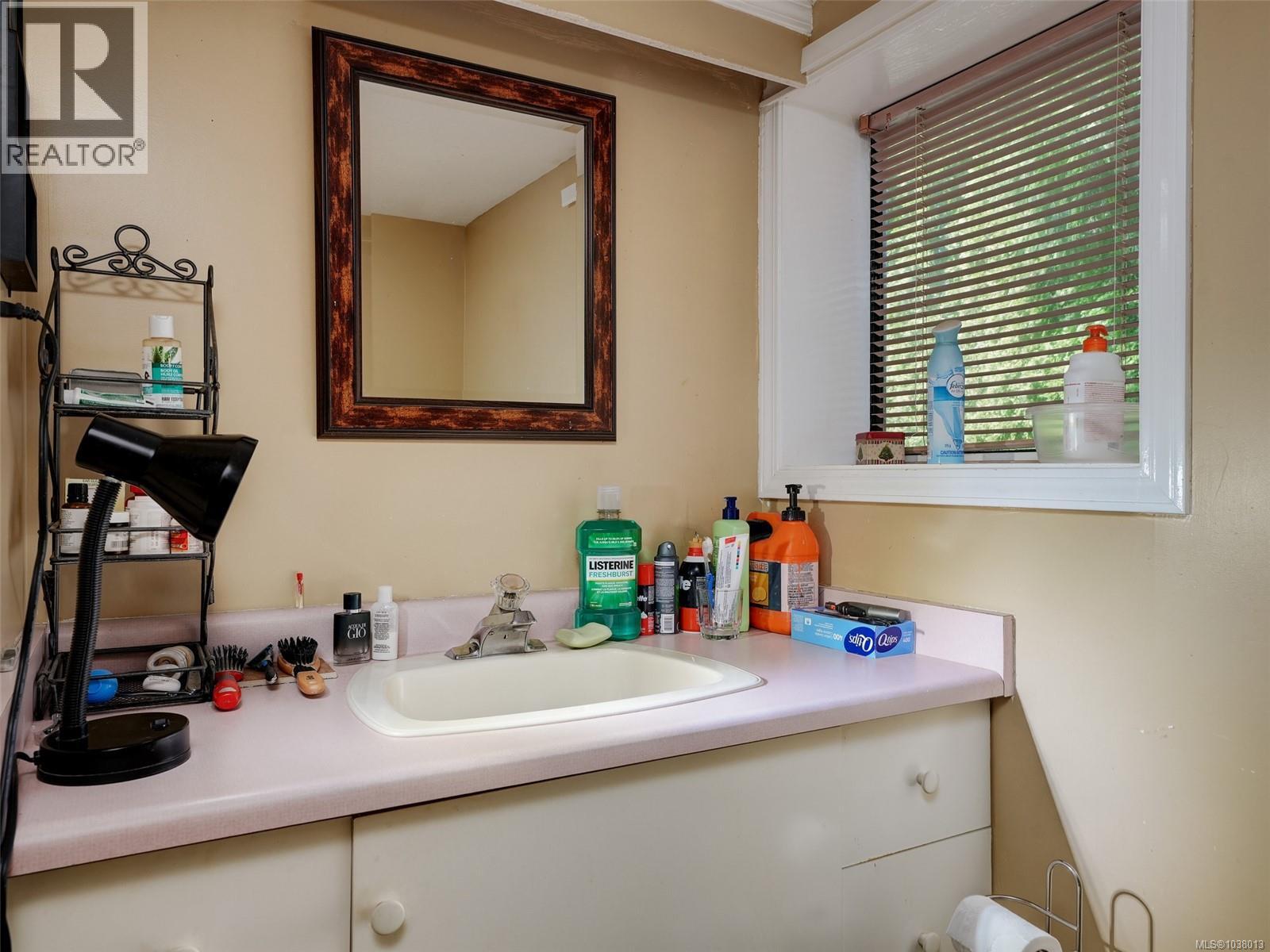 1167 Goldstream Ave - 20