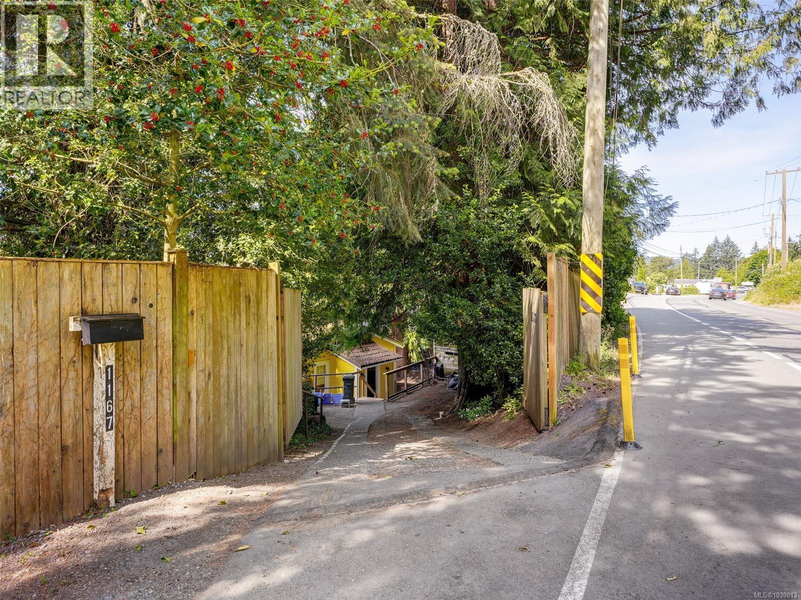 1167 Goldstream Ave - 7