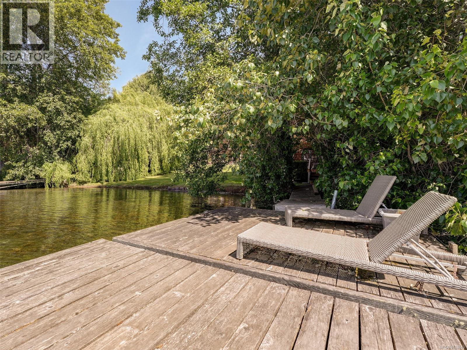 1167 Goldstream Ave - 24