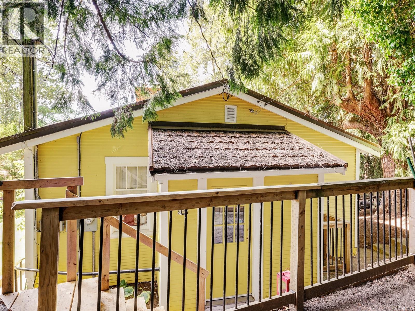 1167 Goldstream Ave - 25