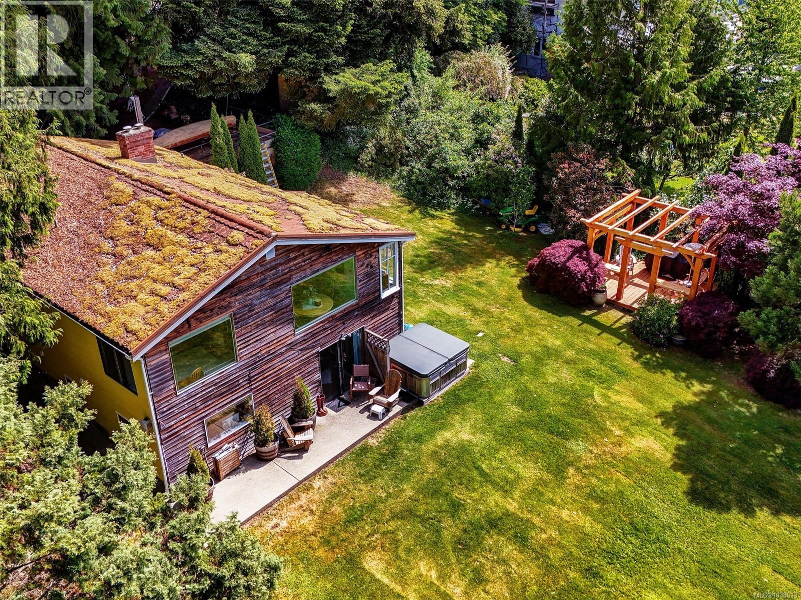 1167 Goldstream Ave - 5