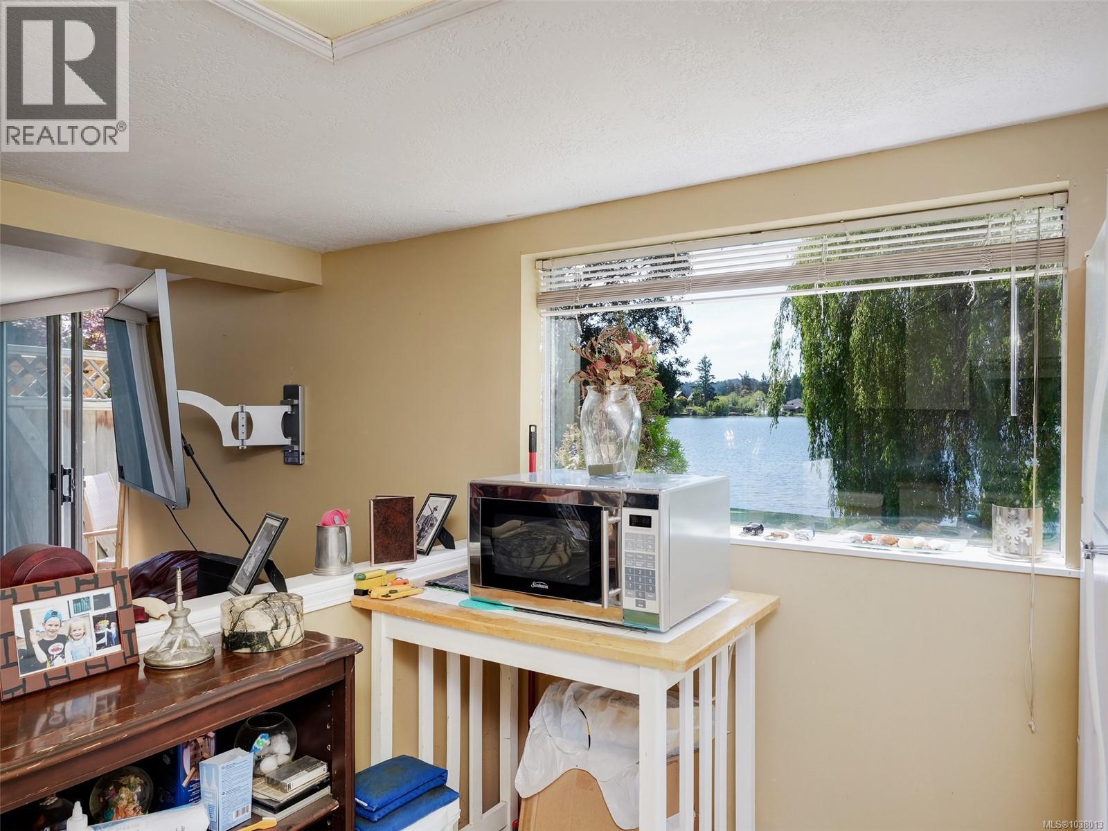 1167 Goldstream Ave - 18