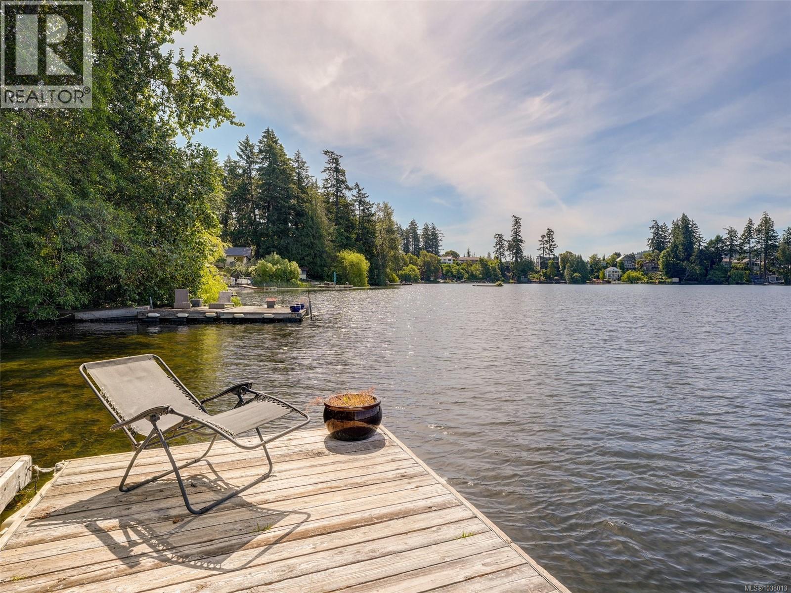 1167 Goldstream Ave - 23