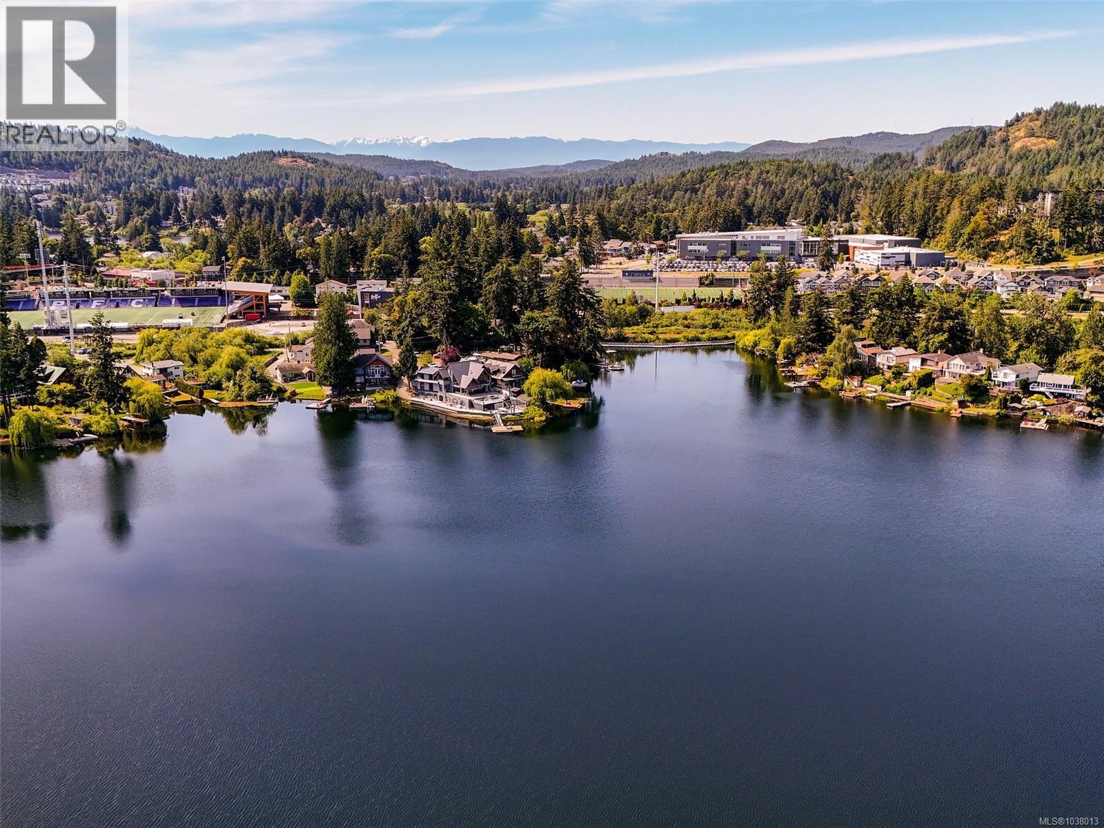 1167 Goldstream Ave - 29