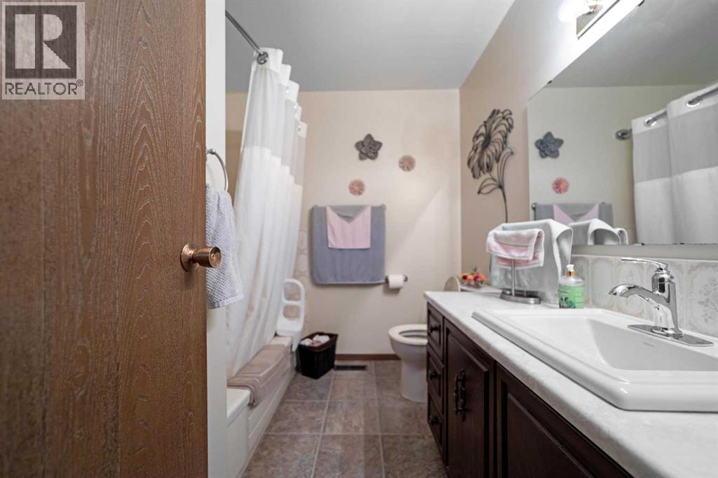 4pc Main Floor Bathroom