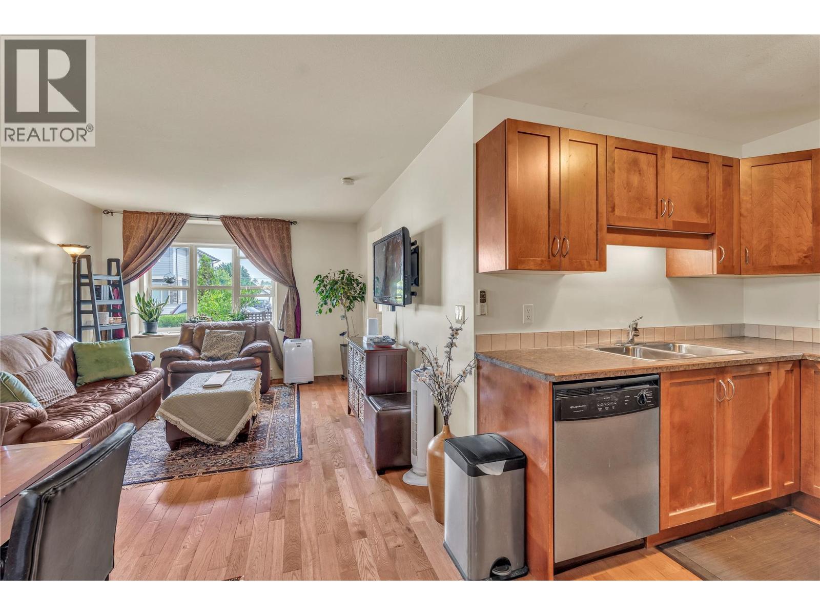 #101 512 Westminster Avenue W - 6