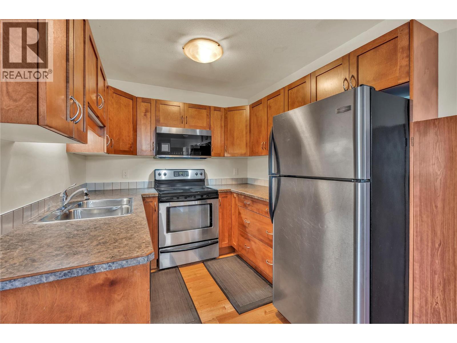 #101 512 Westminster Avenue W - 8