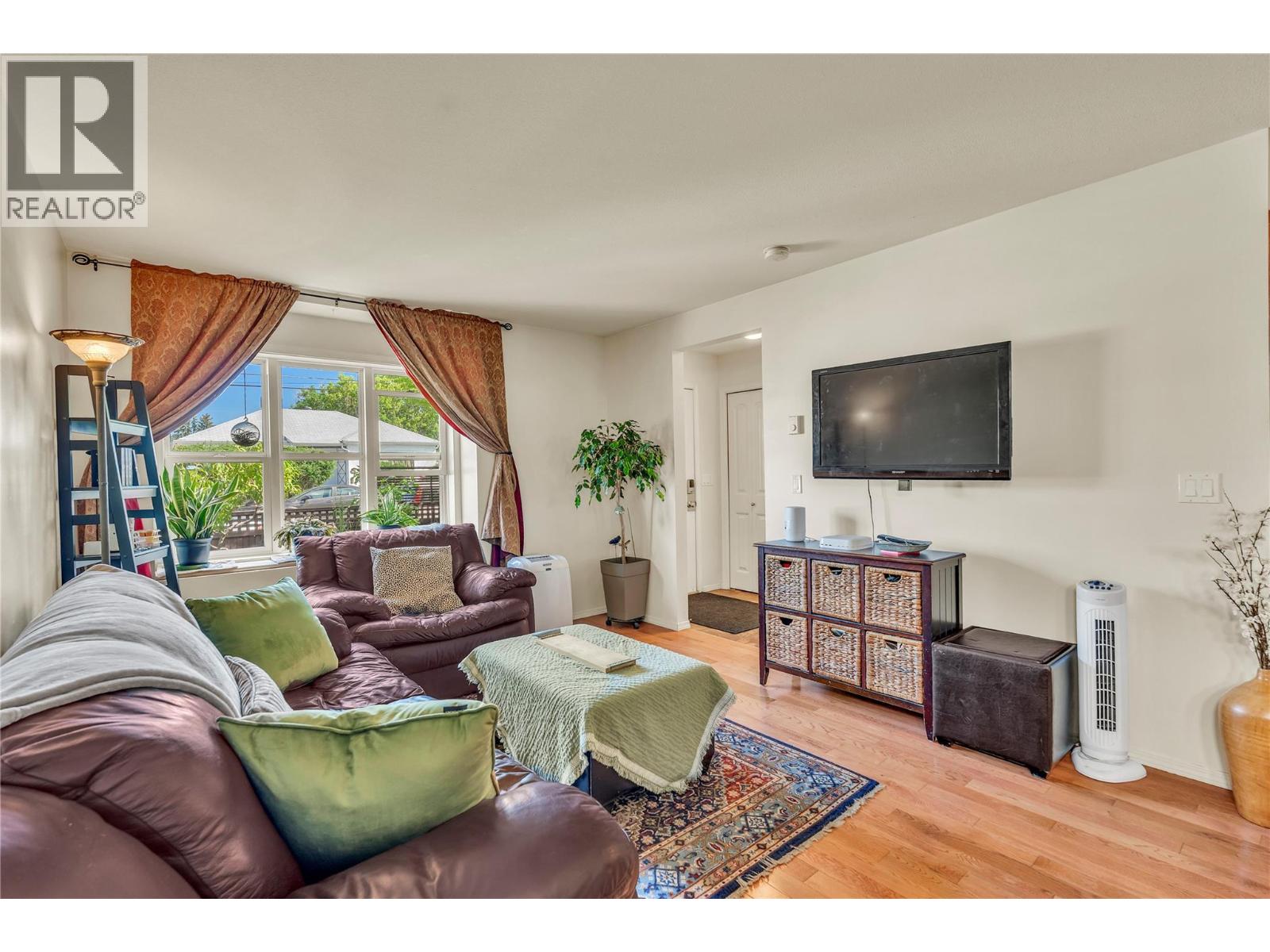 #101 512 Westminster Avenue W - 4
