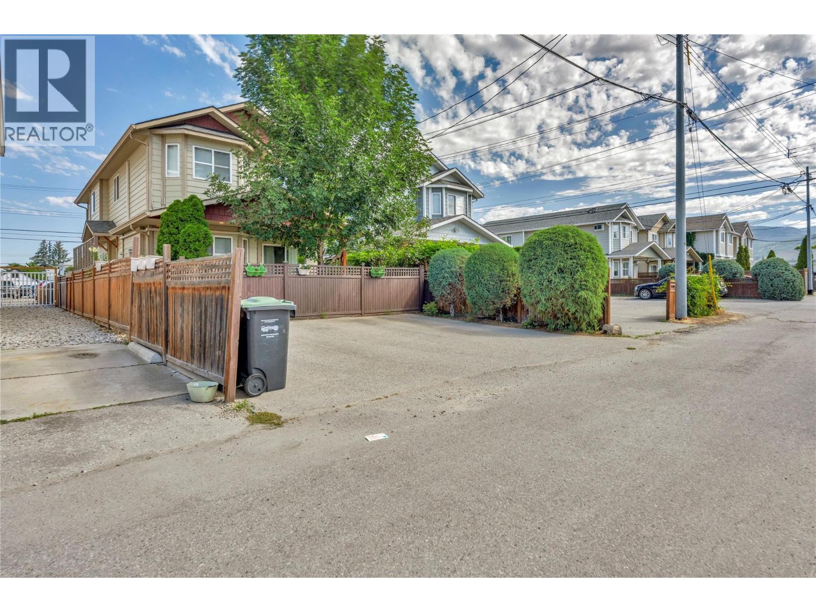 #101 512 Westminster Avenue W - 23